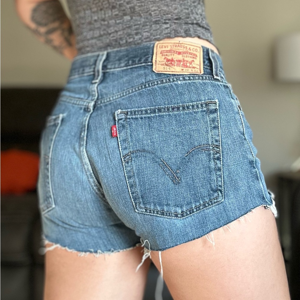Levi's 514 Women’s Cut Off Classic Blue Jean Shorts Slim Straight Size 32
